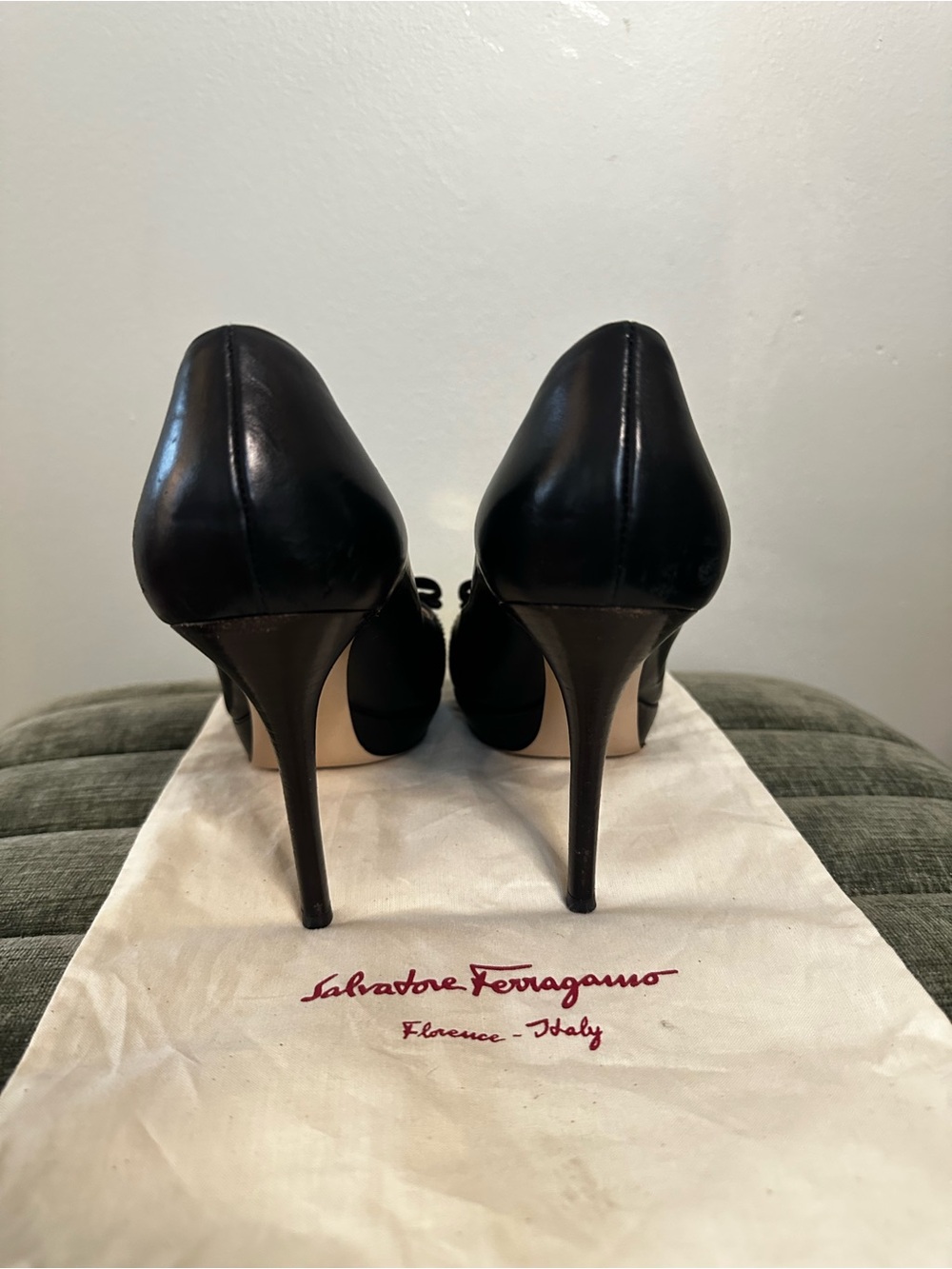 Salvatore Ferragamo Vara Bow Peep Toe Platform Pumps Black 9 B - Picture 5 of 7